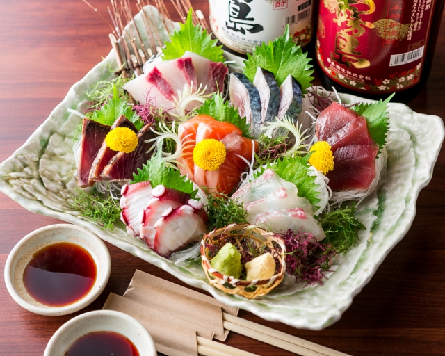 【豪華お刺身7点盛】 880円